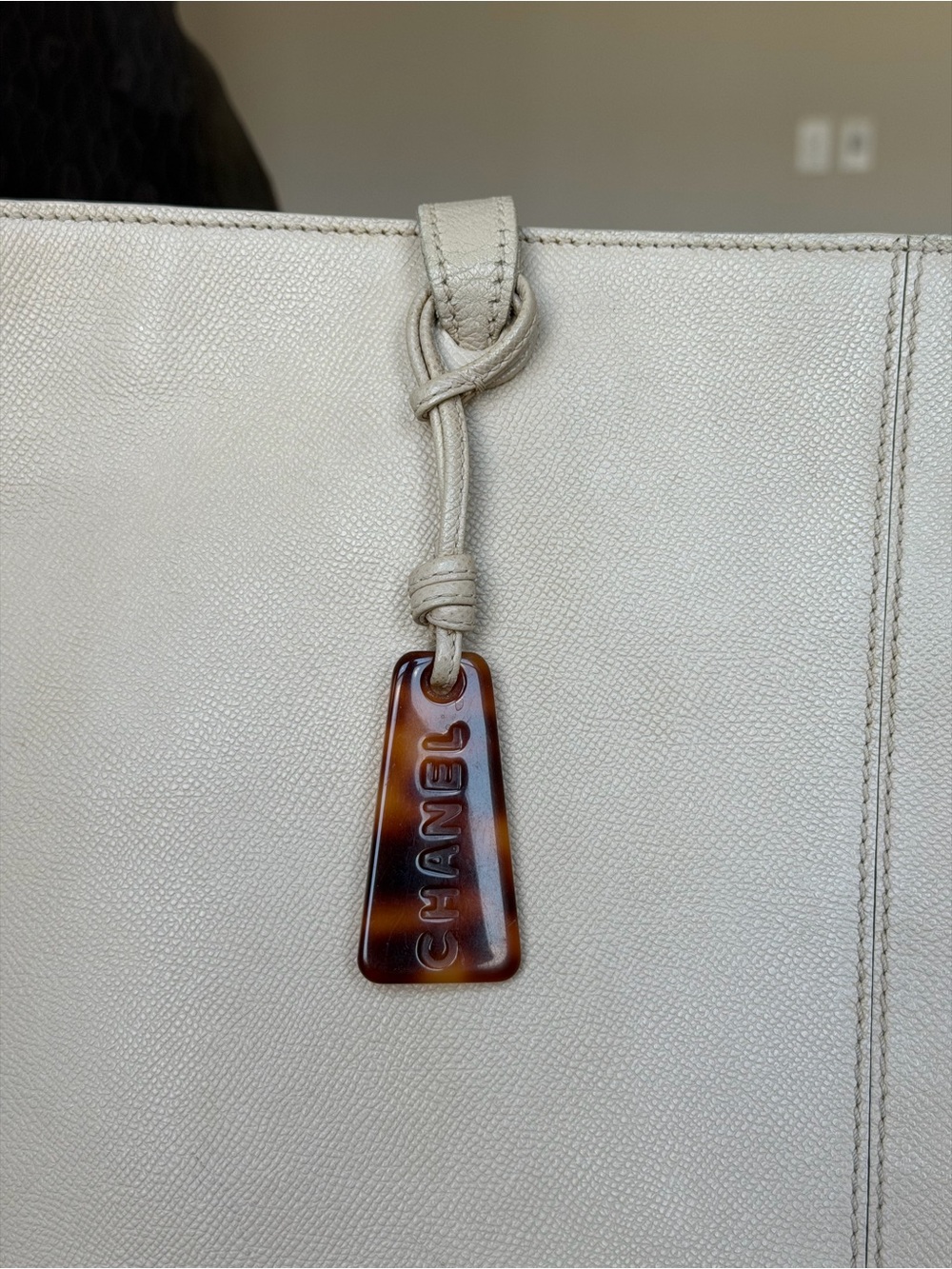 CHANEL Beige Leather Tote with Tortoiseshell Tag - Picture 3 of 7
